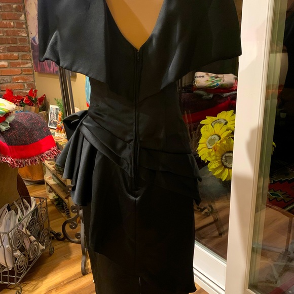 COCKTAIL DRESS VINTAGE SATIN WITH RHINESTONE TRIM LEGENDS BY JUDY BERGER - Picture 3 of 7